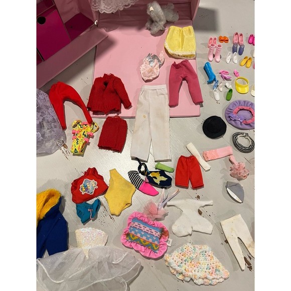 Vintage 80s Barbie Doll Lot Clothing Acessories Closet Case 1989 Trunk Brunette - Picture 7 of 16